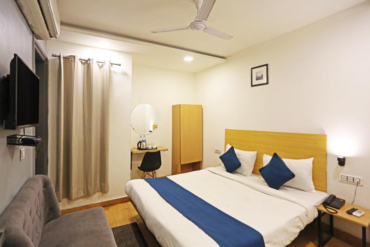 Hotel Raaso Inn Rohini Sec-16 By Arrow Delhi  Bagian luar foto