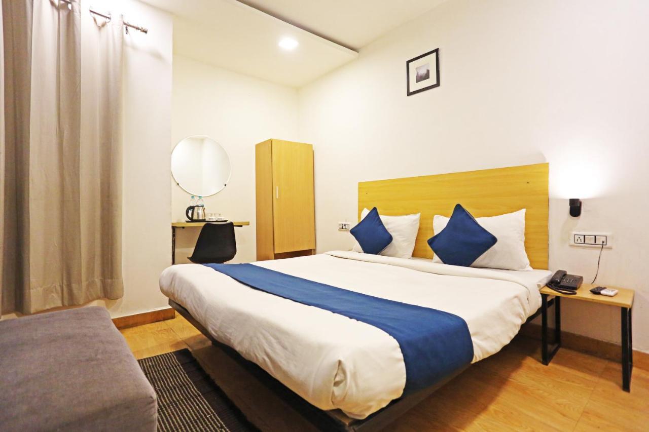 Hotel Raaso Inn Rohini Sec-16 By Arrow Delhi  Bagian luar foto